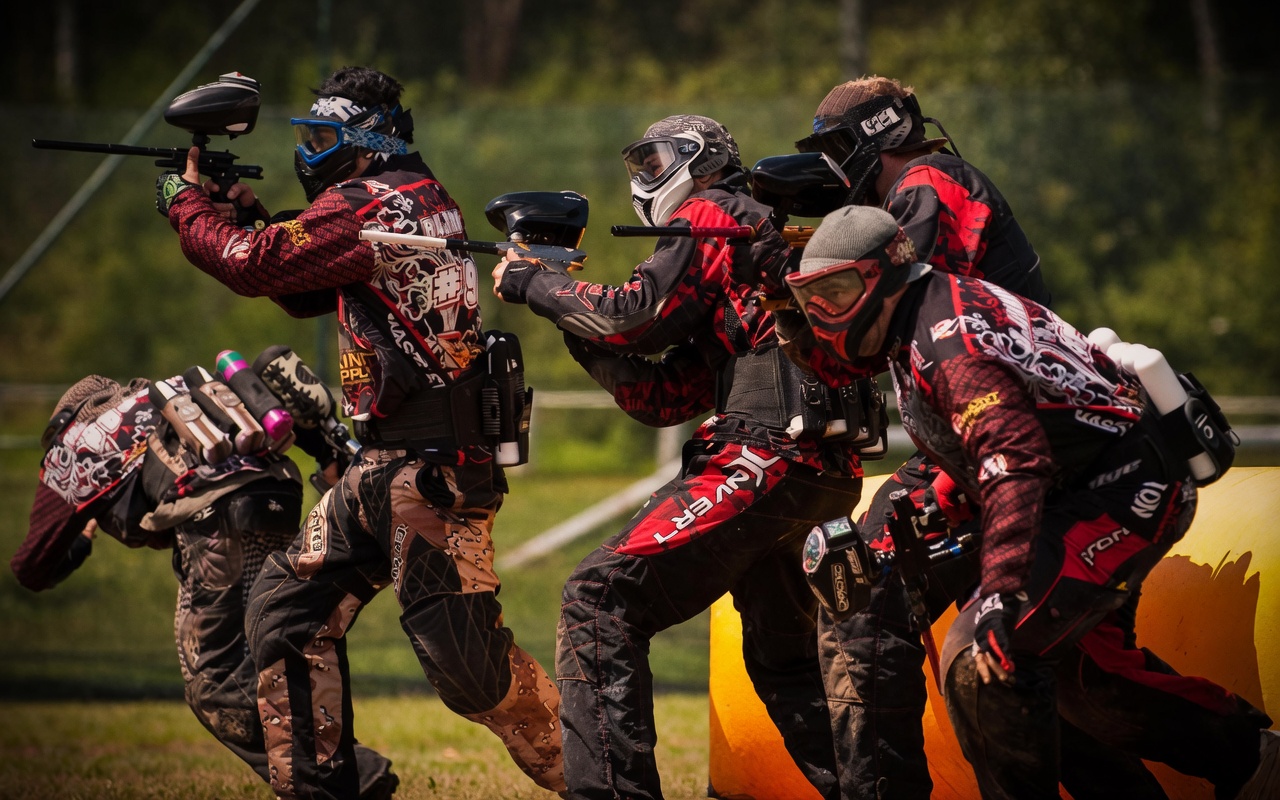 Dramatic paintball action
